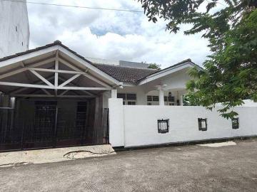 Rumah dijual di Jatiwaringin, Bekasi