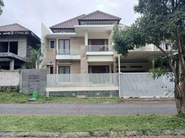 Rumah disewa di Citraland, Surabaya
