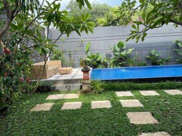 Rumah disewa di Citraland, Surabaya