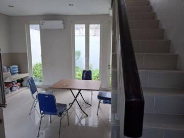 Rumah disewa di Citraland, Surabaya