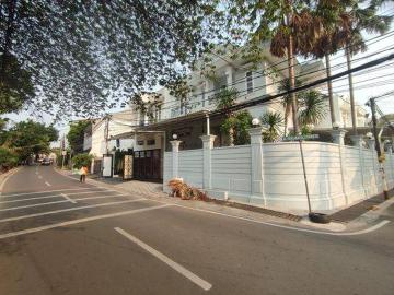 Rumah disewa di Kalibata, Jakarta Selatan