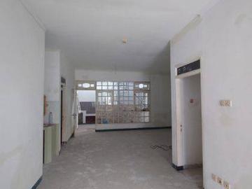 Rumah disewa di Kedung Baruk, Surabaya