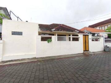 Rumah disewa di Kerobokan Kelod, Badung