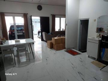 Rumah disewa di Muara Karang, Jakarta Utara