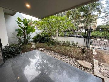 Rumah disewa di Nginden, Surabaya