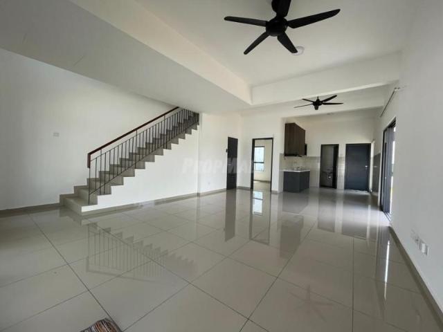 RUMAH DUA TINGKAT TAMAN TASIK SENANGIN MAHKOTA HILL MANTIN SEMENYIH BROGA CORNER LOT TANAH BESAR FOR RENT