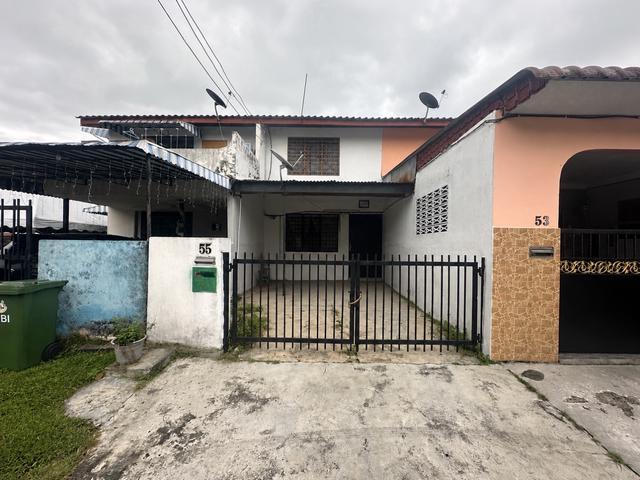 Rumah dua tingkat taman cempaka