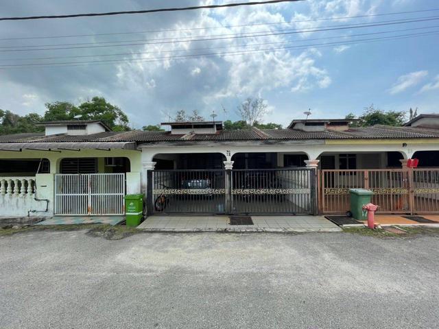 RUMAH FACING PADANG FREEHOLD DEKAT BANDAR di sg isap 1