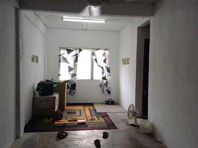 Rumah flat pkns sek 7 untuk dijual