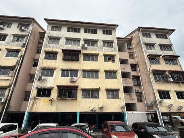 Rumah flat Seri Saujana seksyen u5 Shah Alam