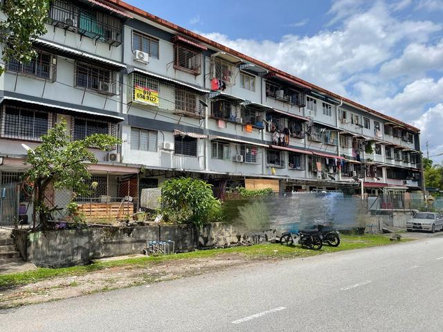 Rumah flat Taman Halaman Ampang tingkat 2