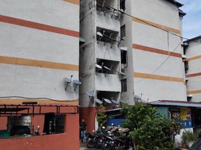 Rumah Flat tingkat bawah di Flat HamnaGelugor untuk dijual