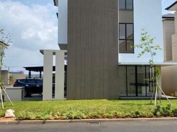 Rumah Hook 3 Lantai Bergaya Modern Siap Huni di Cluster Asya JGC Cakung Jakarta Timur
