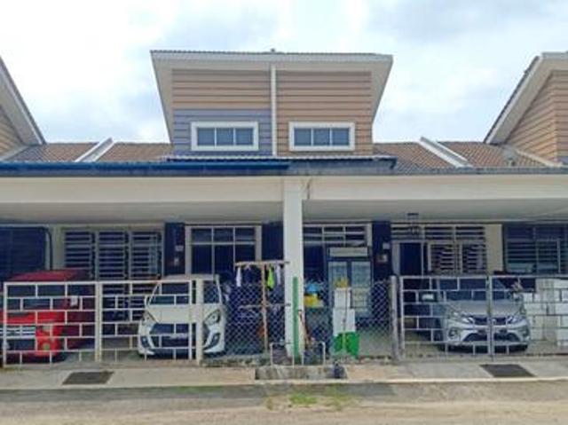 RUMAH KAMPUNG PADANG MAJU FOR SALe