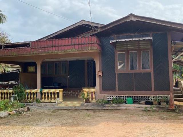 Rumah kayu untuk dijual