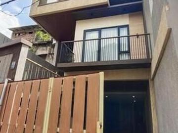 Rumah Keren 3 Lantai View Bagus Di Cihanjuang Cimahi