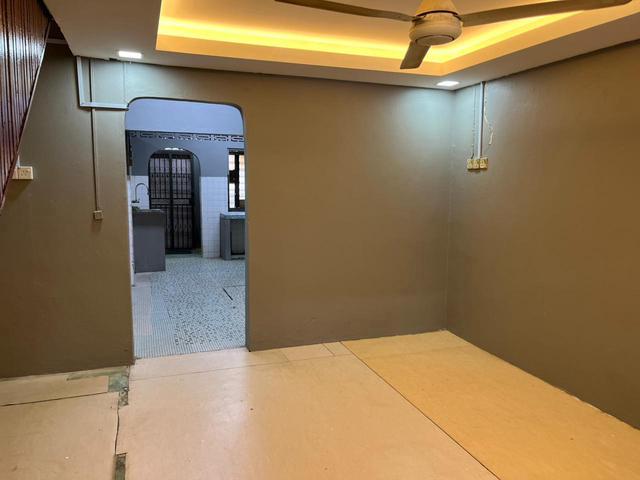 Rumah Kos Rendah Dua Tingkat di Serdang Jaya Seri Kembangan