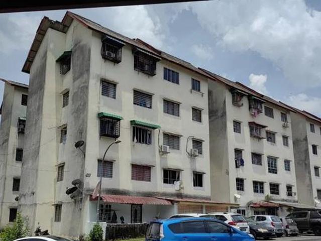 Rumah kos rendah Pinggiran Delima hulu langat block e tingkat 4