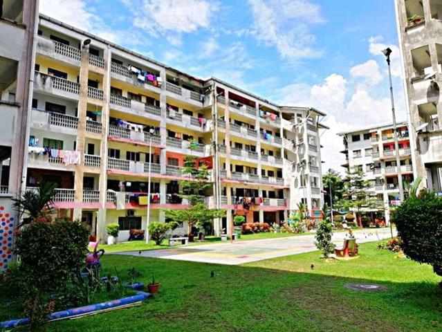 Rumah kos rendah teratai bukit subang Shah Alam block 8