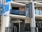 Rumah Kutisari, 3 Unit AC Baru, Bangunan Baru Row 3Mobil