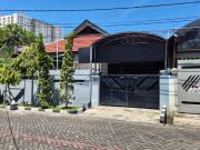 Rumah Lama Terawat Manyar Kartika Tengah Kota