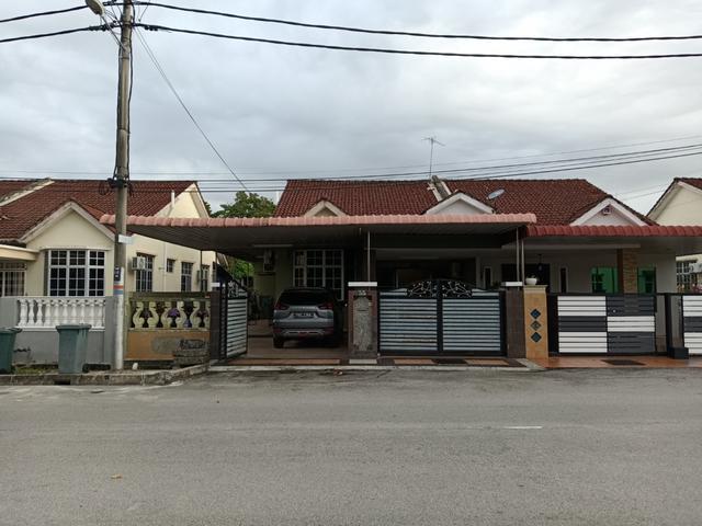 RUMAH LAWA di tengah2 PEKAN KEPALA BATAS NK DIJUAL SEGERA