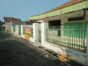 RUMAH LEBAR DI TAMANAN DAERAH WAHIDIN PASURUAN KOTA, JATIM