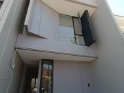 Rumah Mewah Mulyosari New Style, Lebar Jalan Muat 3 Mobil