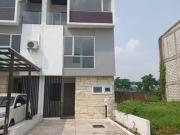 Rumah Minimalis di Forest Mansion, Surabaya