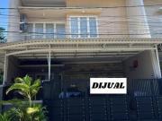 Rumah Minimalis Modern 2 Lantai, Lokasi Sutorejo, Hook, Row Jalan 3 Mobil