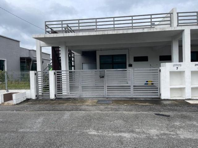 Rumah moden halaman luas rare