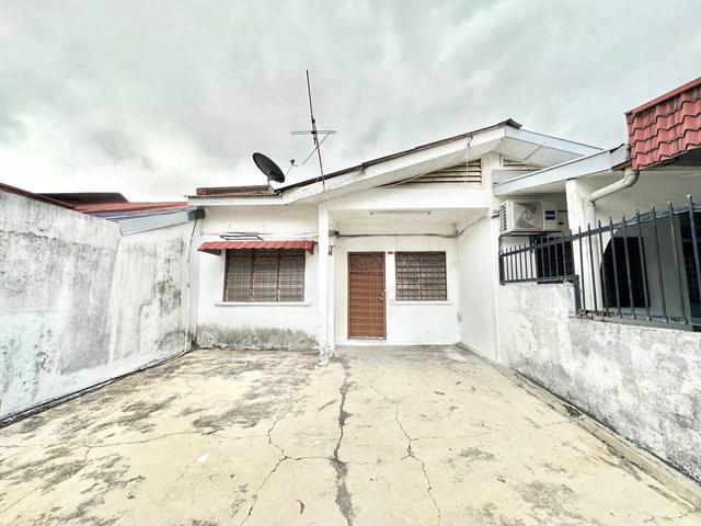 RUMAH MURAH1 Storey Intermediate Jalan BK14 Bandar Kinrara Puchong