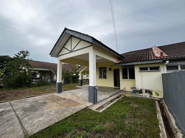 RUMAH MURAH SEMID Sri Bayu Bagan Lalang Sepang Rumah depan padang