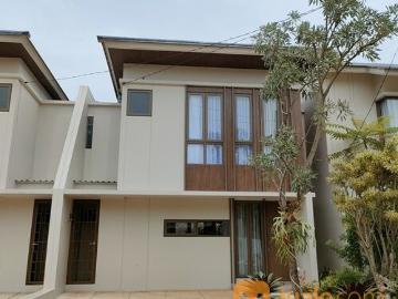 rumah murah siap huni bisa kpr cukup dp 10% dekat bsd city dan gading serpong tangerang