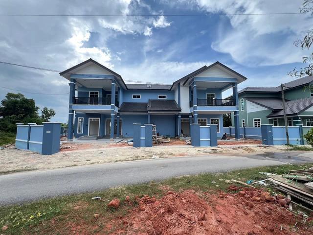 Rumah SEMI D CANTIK 1900KPS KG CHONANG DEPAN STADIUM GONG BADAK