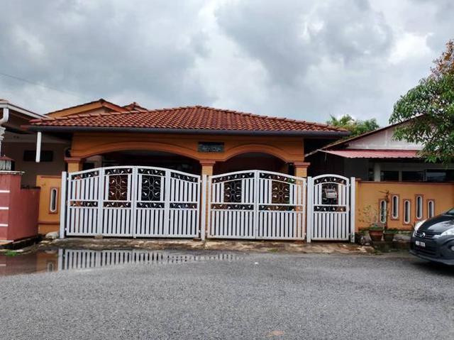 Rumah semi D di Taman Balok Permai