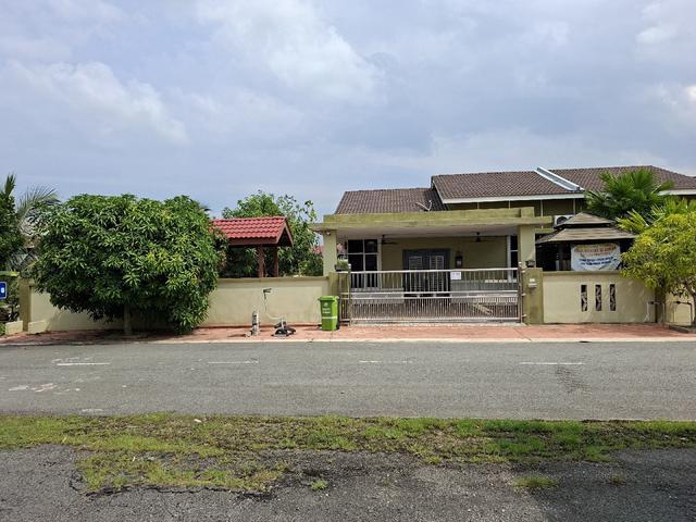 Rumah SemiD untuk sewa harianbulanan