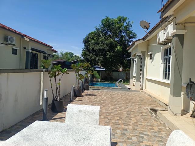 Rumah semid swimming pool fully furnish taman Cherating damai 1