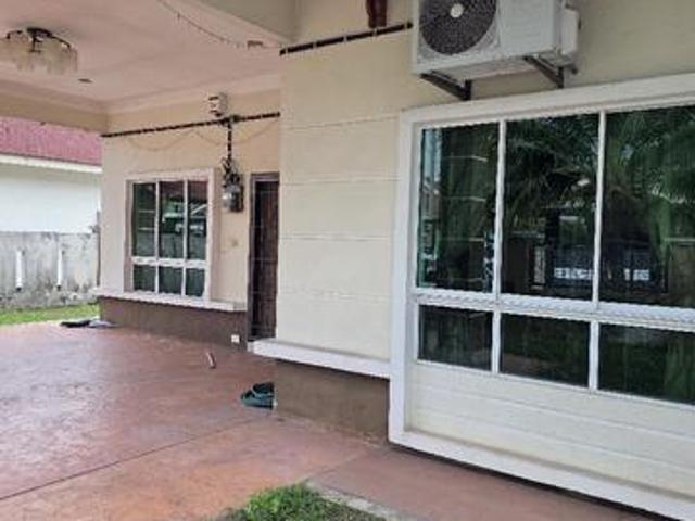 Rumah setingkat di Nilai