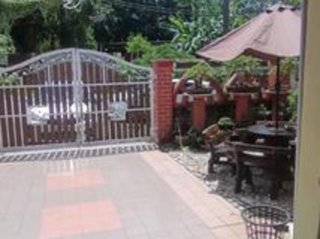 Rumah setingkat taman puteri wangsa
