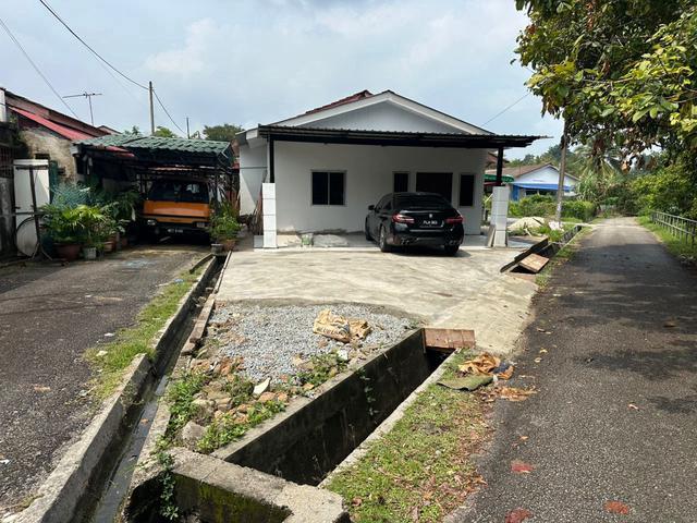 Rumah Siap Renovate JALAN ANGERIK 43
