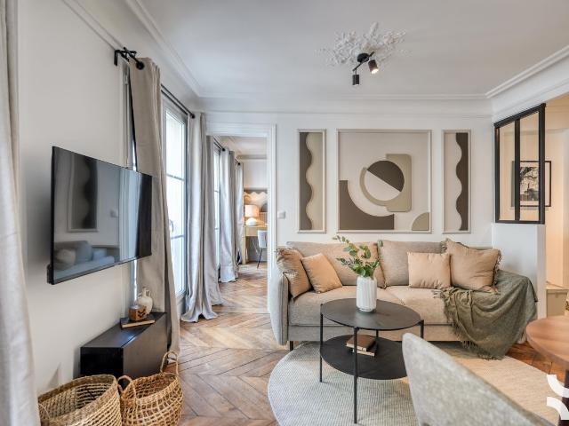 Rumeli 1 bedroom and terrace at Drouot, Paris Amsterdam Apartments for Rent