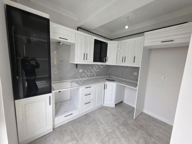 Rumeli Mah. Havuzlu Site İçerisinde 1+1 Ayrı Mutfak 60m2 Satılık