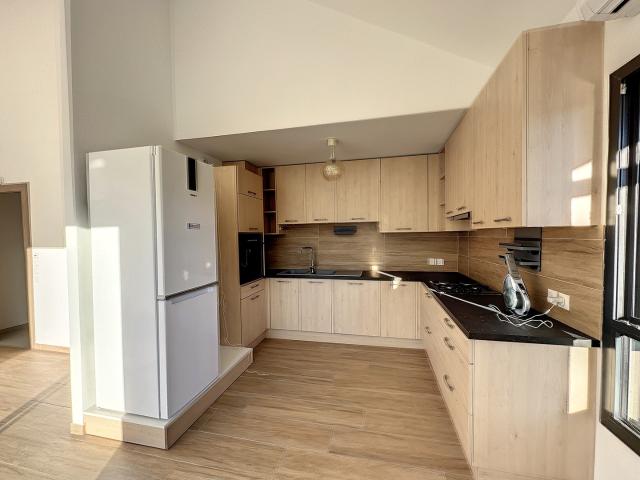 RUMILLY 74150 T4 ATTIQUE GRANDE TERRASSE 89 M²