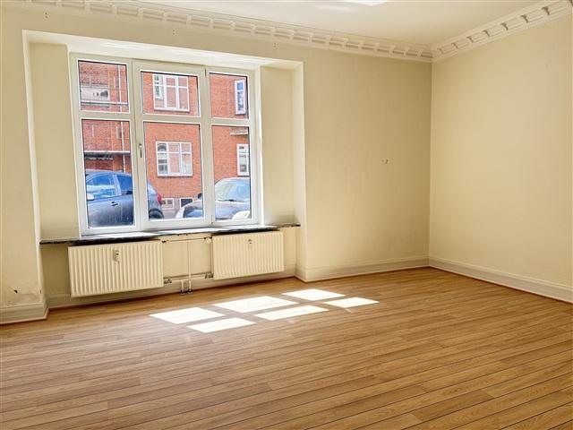 Rummelig 4 værelses lejlighed i stueplan på Prins Christians Gade – 130 m², Randers C, Aarhus