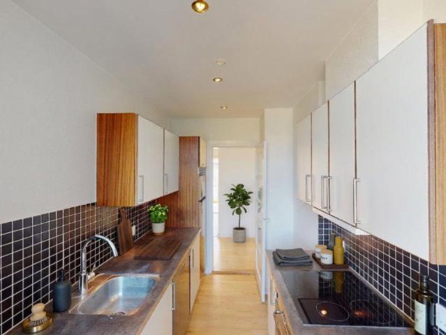 Rummelig 4 værelses lejlighed på Vesterbro, 122 m²