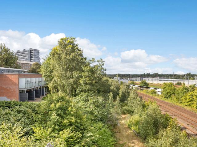 Rummelig 1 værelses med stor terrasse i Aarhus C