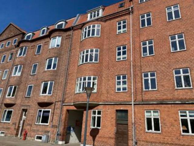 Rummelig 2 værelses med udsigt til Østre Anlæg