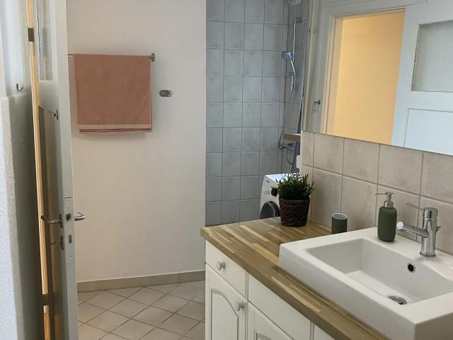 Rummelig 3 værelses lejlighed med stor altan