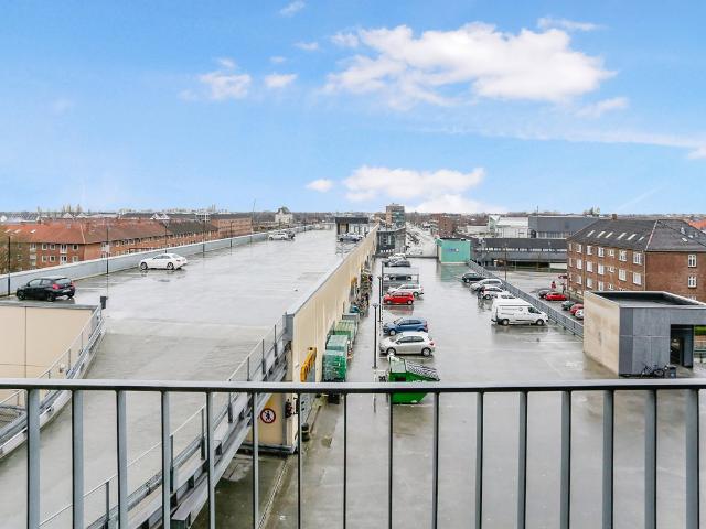 Rummelig lejlighed 113 m² med altan og elevator